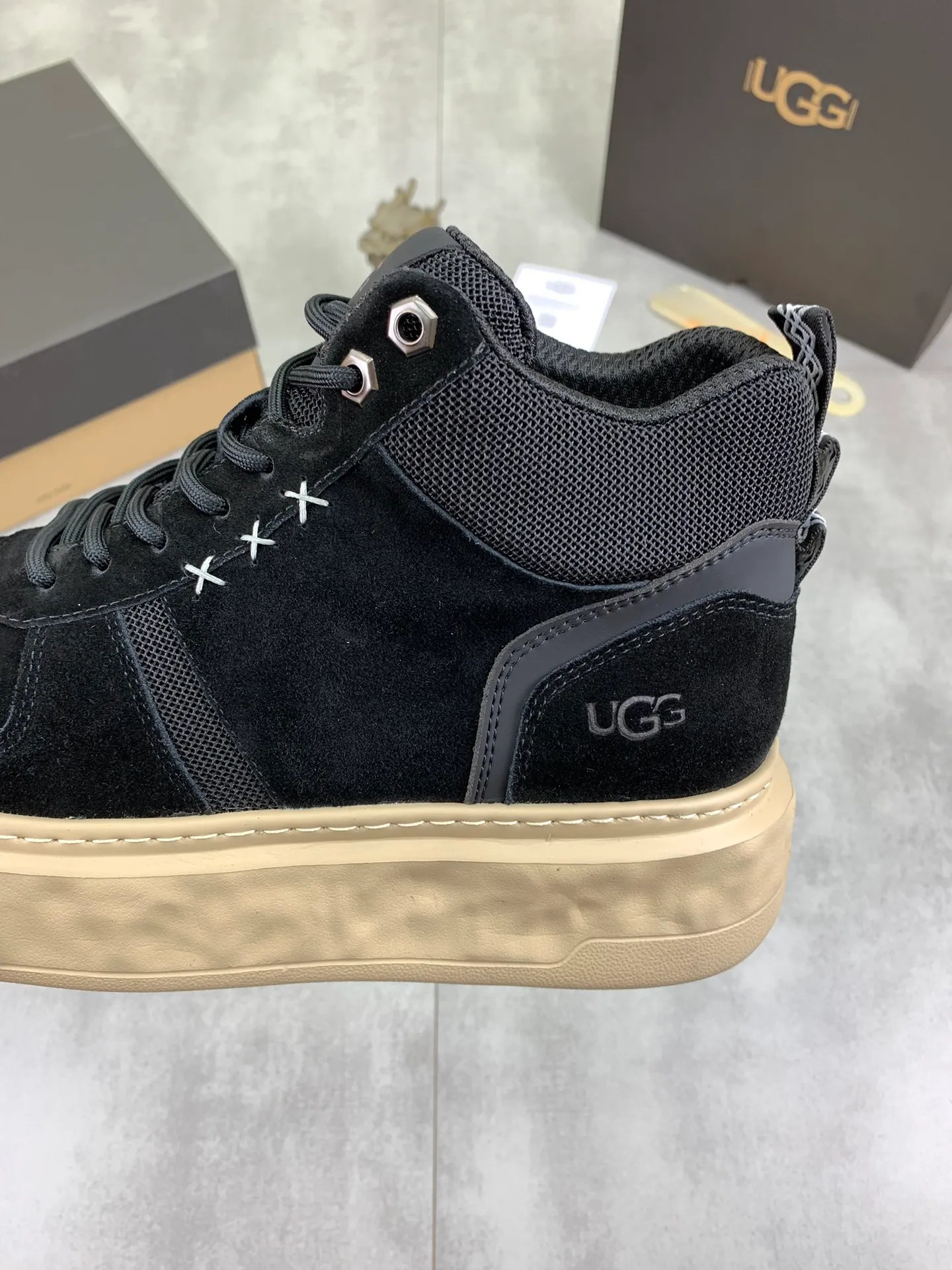 Men's shoes 💰P640 [New style] 💰 🆘 "Real wool" [UGG] 👉The popular men's shoes are synchronized with the official website 🔰The quality of the genuine products [satisfied] is not comparable to the imitations in the general market 🌀The upper is imported Italian frosted cowhide, and the lining is: foot pad 🅰️ grade 🐑Real wool👻Only Grade A can show the effect The hand feels smooth and delicate 🔱The shoe shape is grand, only genuine manufacturers can do it 🎄The perfect toughness of the original outsole 👻⬛️ allows customers to say goodbye to one-time consumption. Real wool lining, super warm. Available in black, brown and gray. Size: 39-44